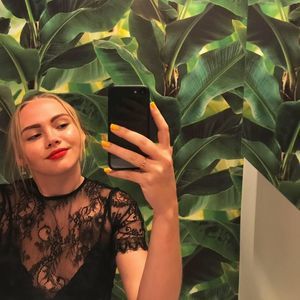 Meet your Posher, Yevi